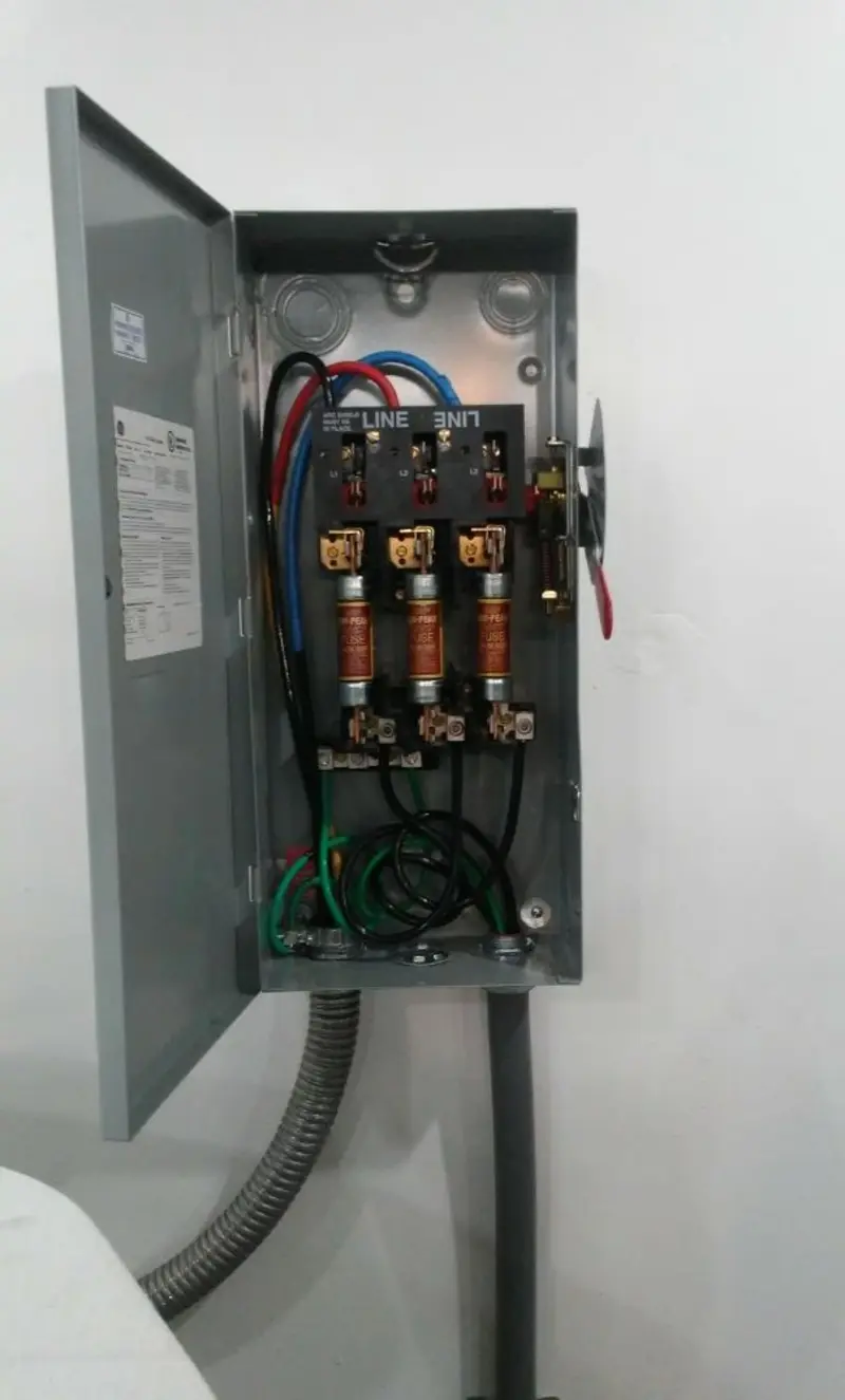 Three-phase disconnect switch installed for Electrical Wiring & Rewiring in Mills