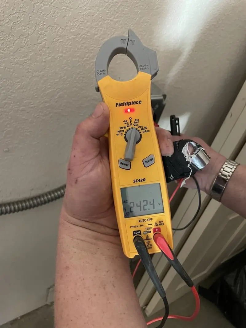 Voltage testing with clamp meter during Generator Installation in Mills